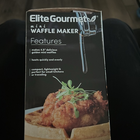 Elite Gourmet Mini Waffle Maker, black - Picture 4 of 4